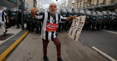 Jubilados, hinchas y zurdos según la lógica libertaria